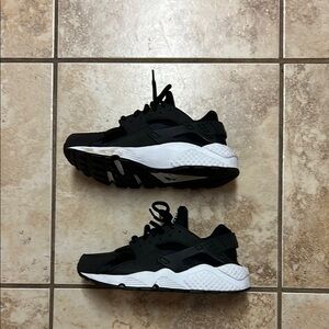 Nike Black and White Women's Sneakers